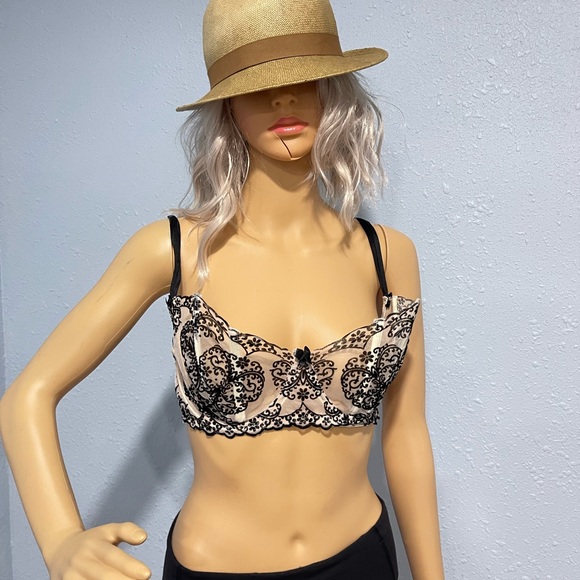 VS Bra - Picture 1 of 5